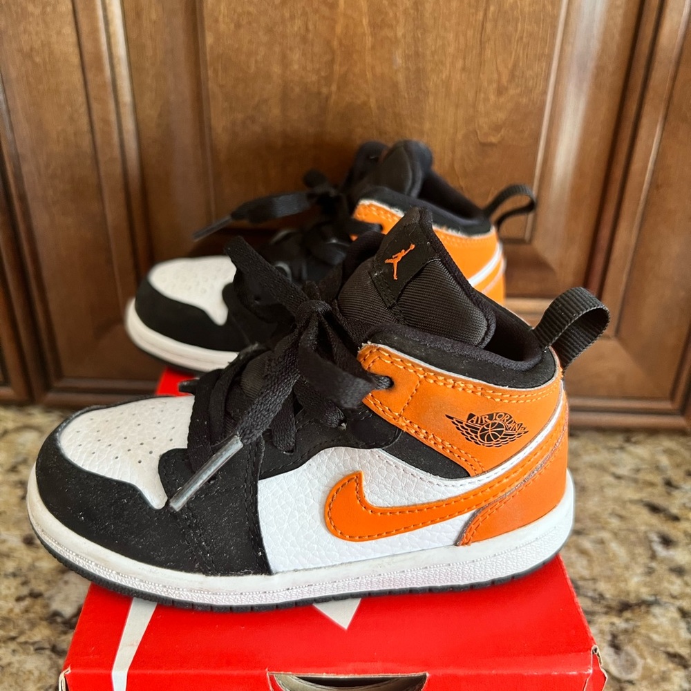 Nike air Jordan 8c, used orange and black